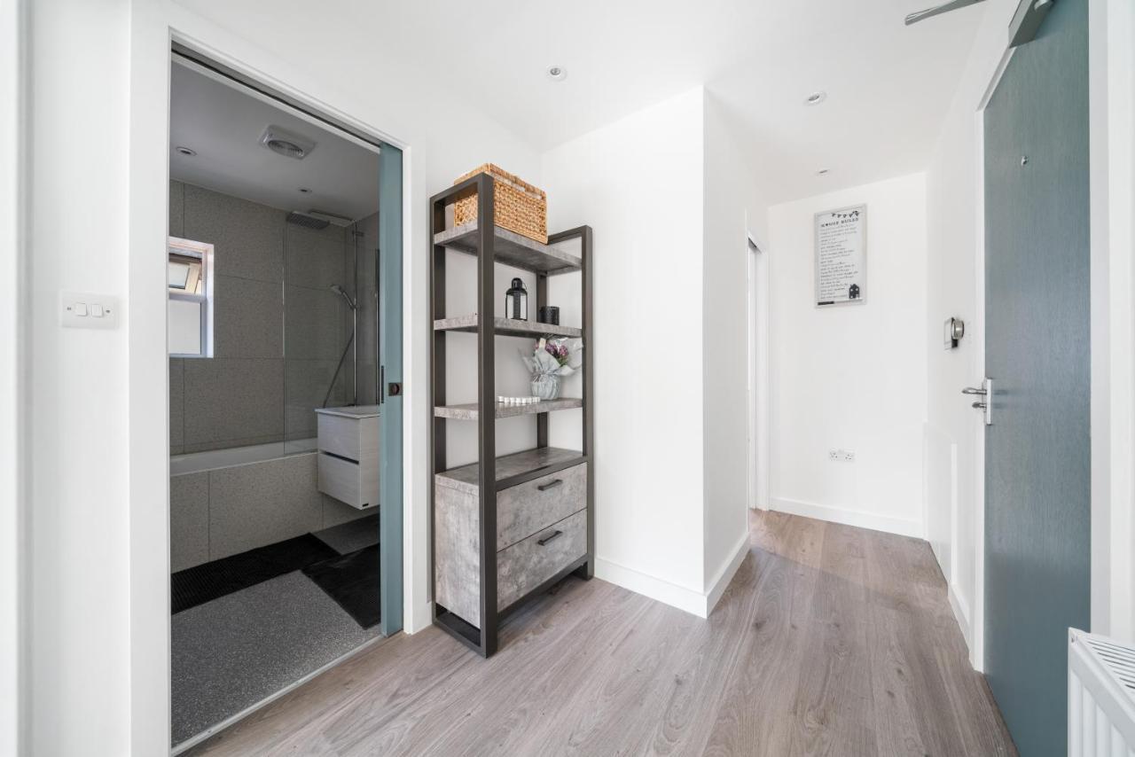 Newly Refurbished 2 Bed Flat Apartment Мил Хил Екстериор снимка