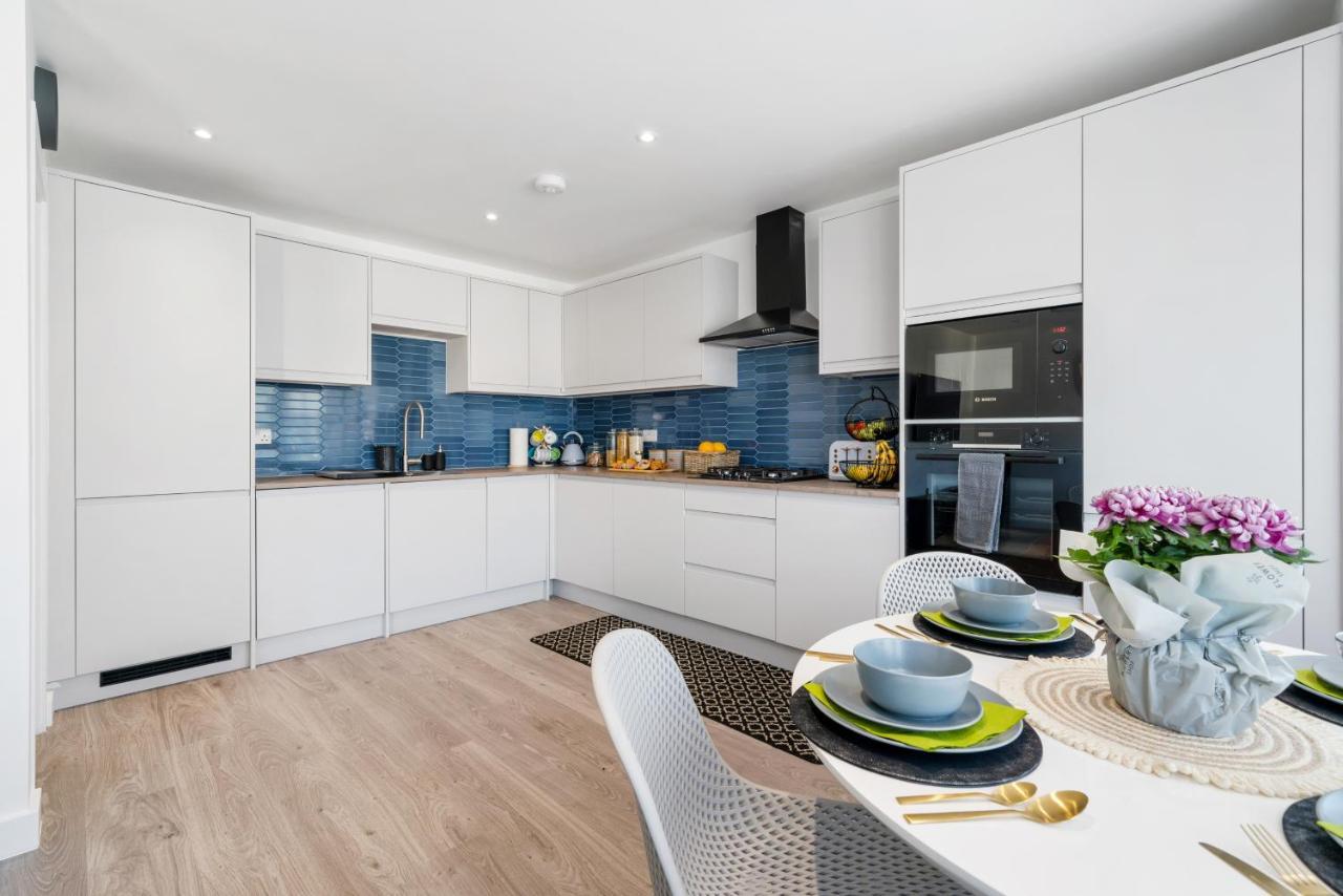 Newly Refurbished 2 Bed Flat Apartment Мил Хил Екстериор снимка