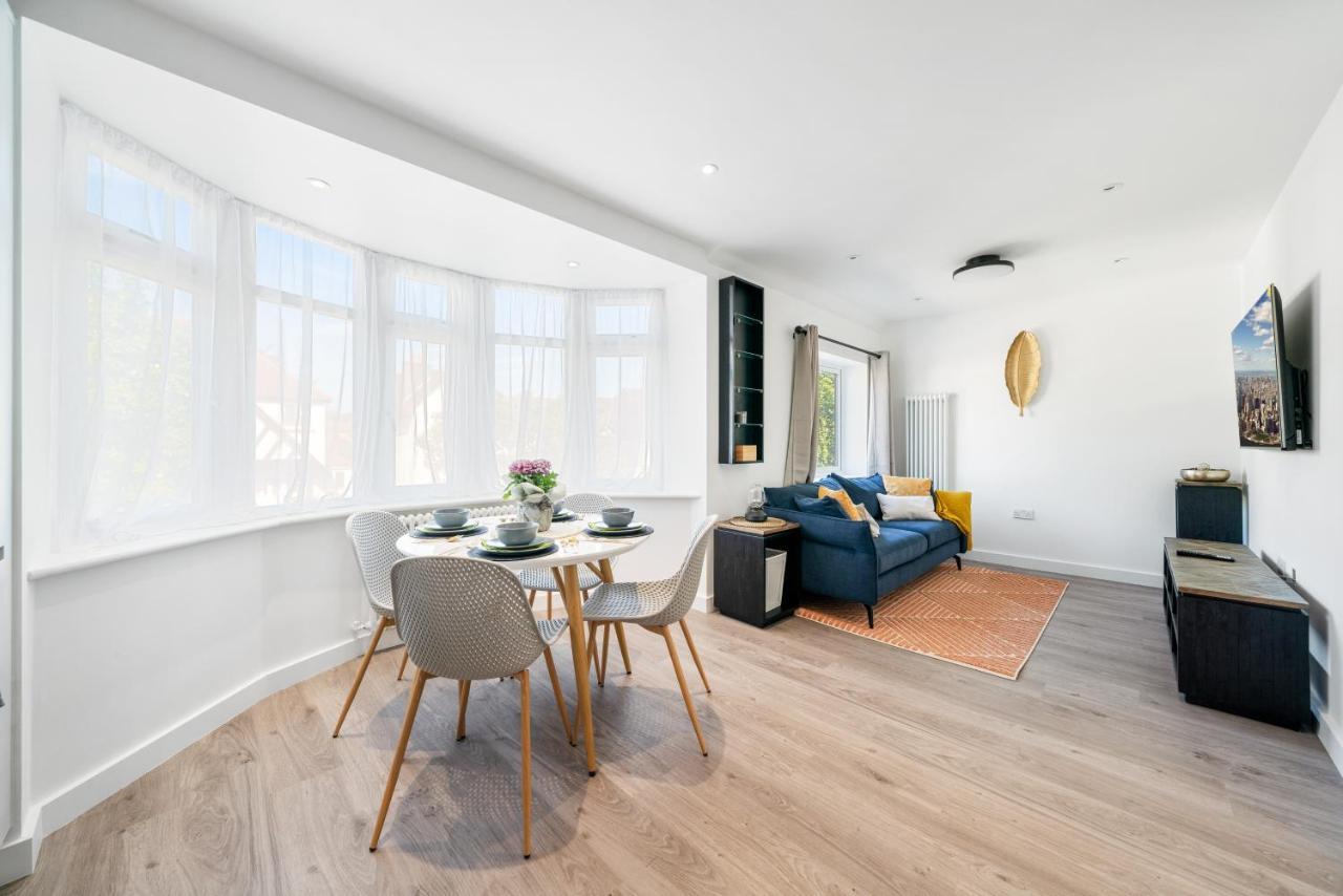 Newly Refurbished 2 Bed Flat Apartment Мил Хил Екстериор снимка