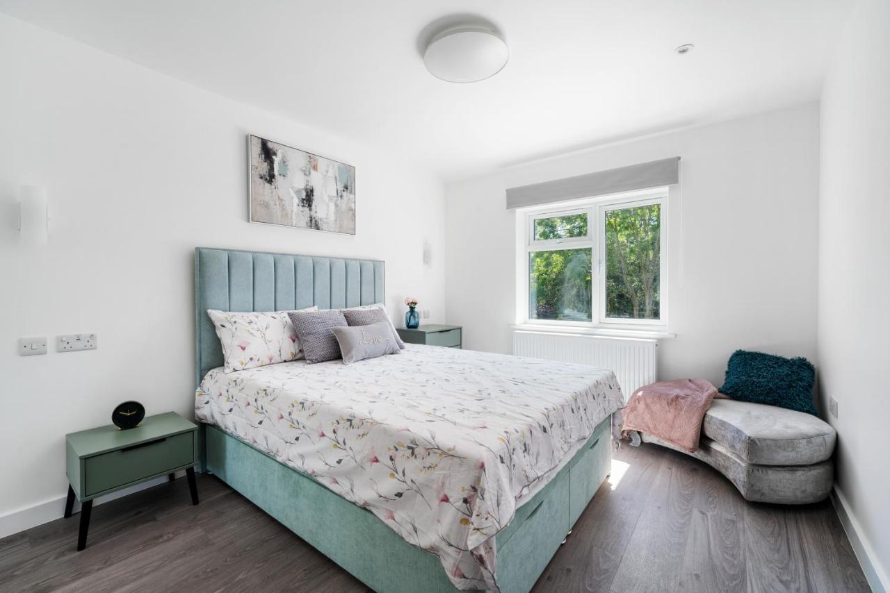 Newly Refurbished 2 Bed Flat Apartment Мил Хил Екстериор снимка