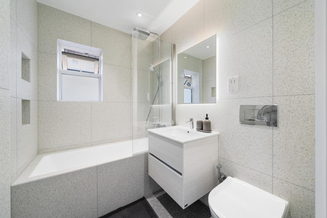 Newly Refurbished 2 Bed Flat Apartment Мил Хил Екстериор снимка