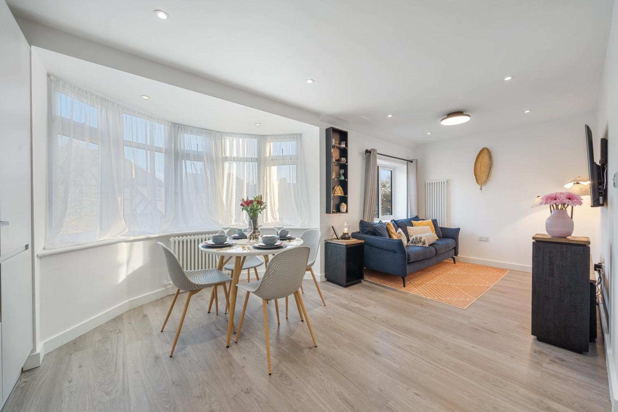 Newly Refurbished 2 Bed Flat Apartment Мил Хил Екстериор снимка