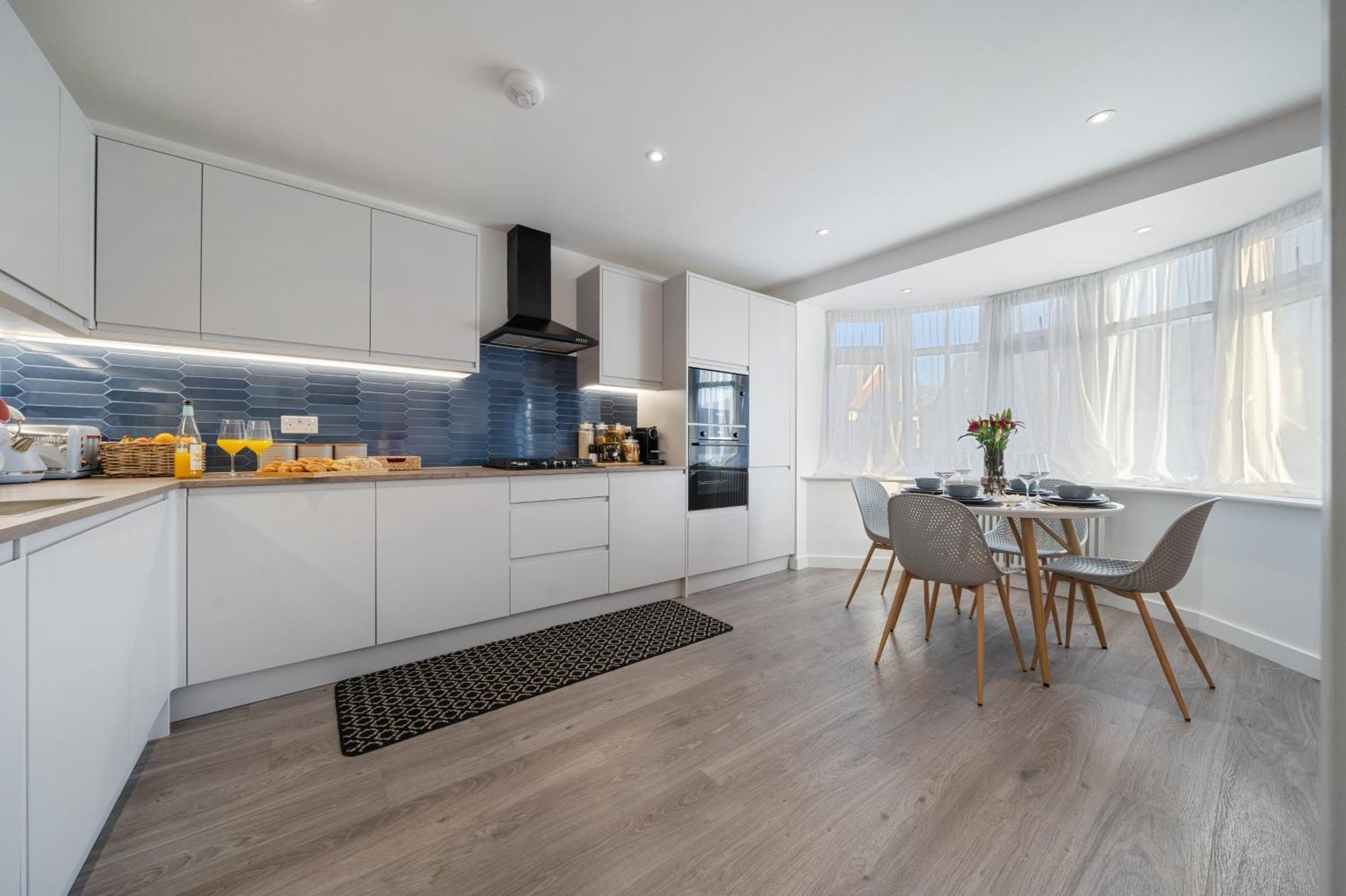 Newly Refurbished 2 Bed Flat Apartment Мил Хил Екстериор снимка