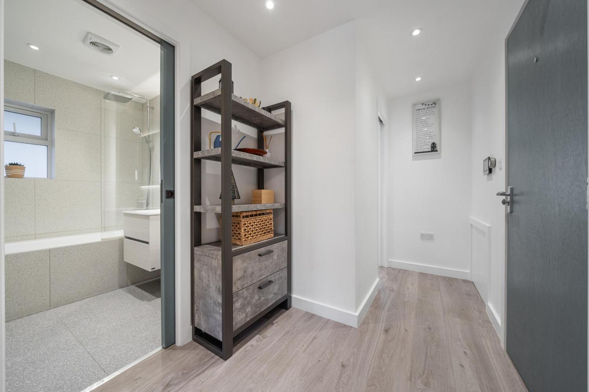 Newly Refurbished 2 Bed Flat Apartment Мил Хил Екстериор снимка