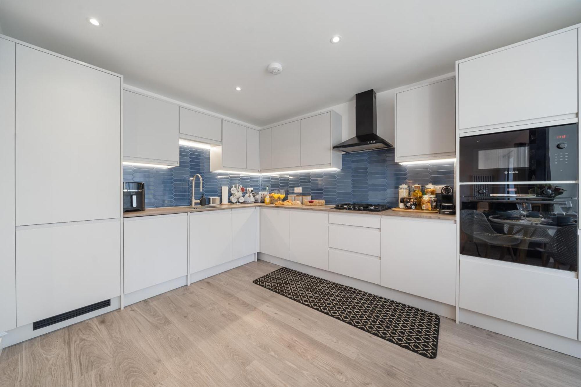 Newly Refurbished 2 Bed Flat Apartment Мил Хил Екстериор снимка