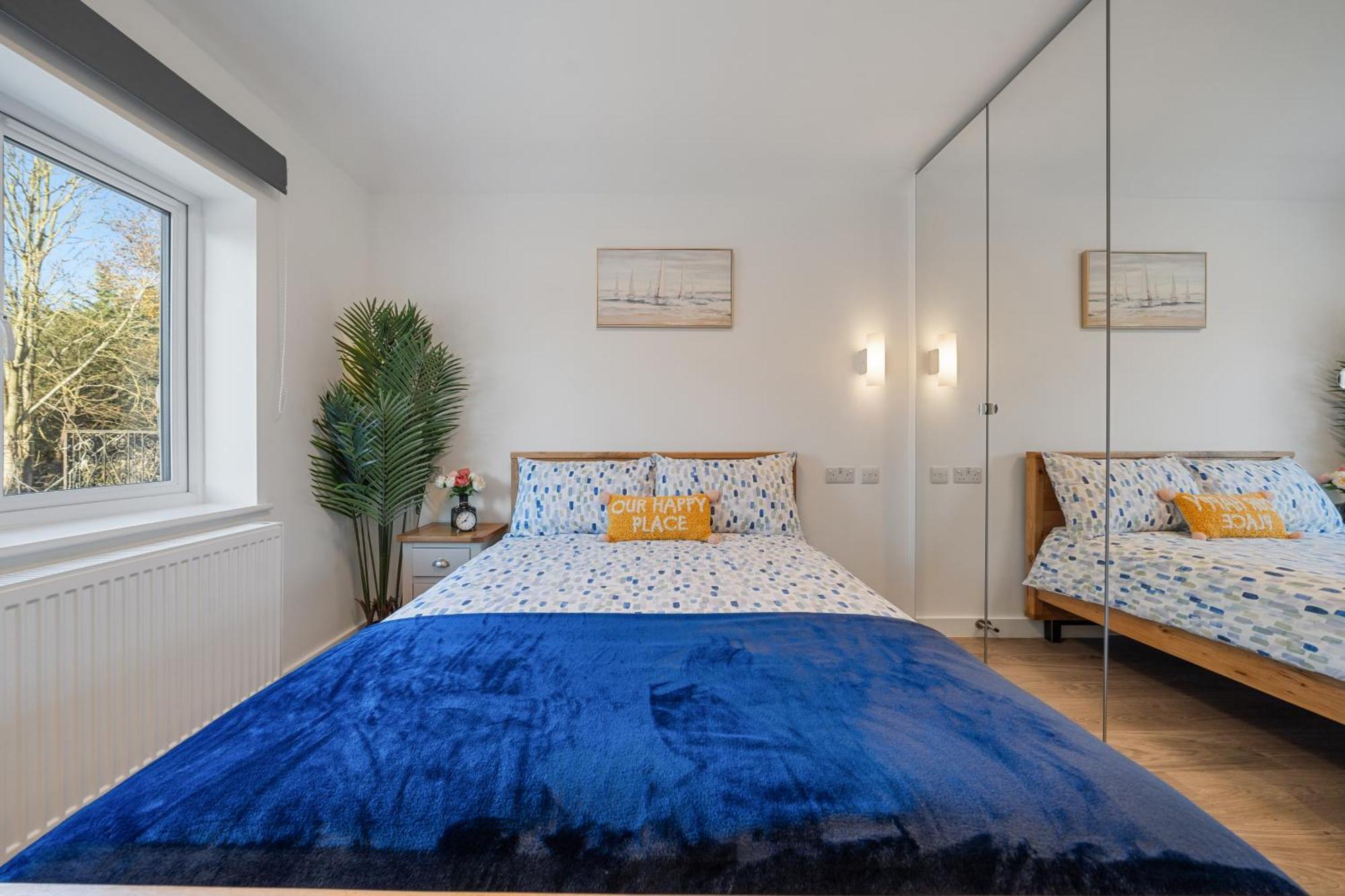 Newly Refurbished 2 Bed Flat Apartment Мил Хил Екстериор снимка
