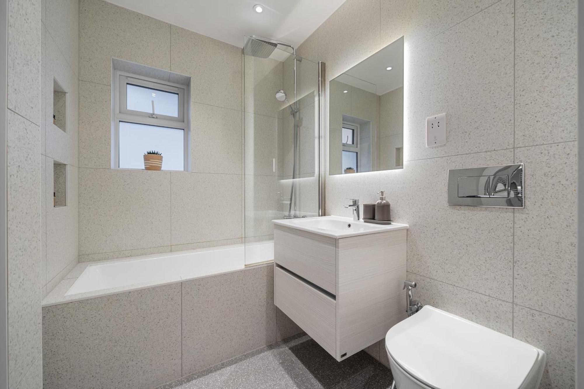 Newly Refurbished 2 Bed Flat Apartment Мил Хил Екстериор снимка